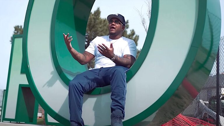 Le rappeur de Détroit Gmac Cash fait suivre Vicious Diss à un panneau