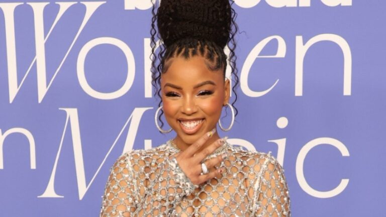 Chlöe Bailey montre sa taille « arrachée » tout en donnant un tutoriel de danse « Boy Bye »