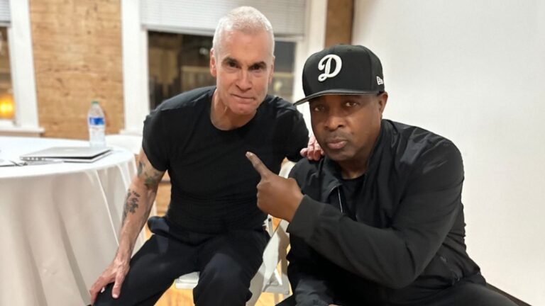 Chuck D cite l'icône punk Henry Rollins pour expliquer le problème des tournées hip-hop