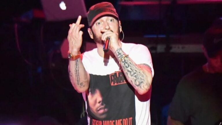Eminem partage une mise à jour sur son parcours de sobriété alors qu’il franchit une nouvelle étape