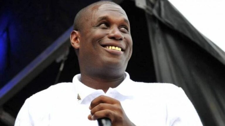 Jay Electronica semble peser sur les bœufs du rap actuel avec un message cryptique : « Bonne chance »
