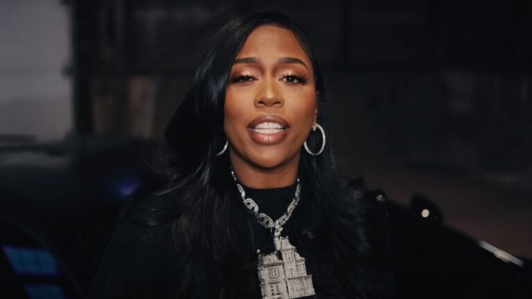 Kash Doll révèle qu'elle a changé son nom de scène : « Il y a tellement de poupées [In Rap]'