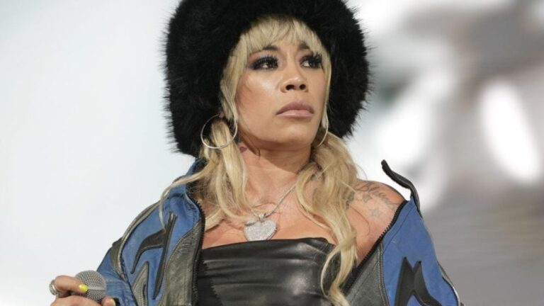 Keyshia Cole annonce son 8ème album lors d'un remerciement en larmes et d'un hommage à sa défunte mère