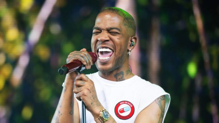Kid Cudi hospitalisé avec un pied cassé après avoir raté le saut d'étape à Coachella