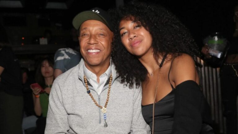 La fille de Russell Simmons fait sourciller en sortant avec une femme de 65 ans