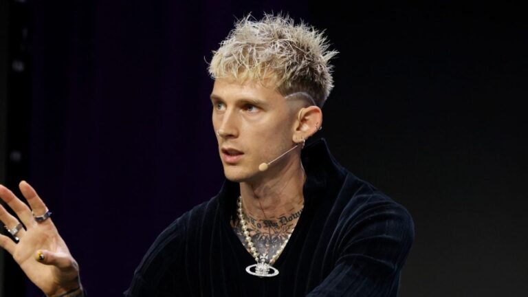 Machine Gun Kelly affirme qu'il a été banni de Coachella : « Faites-moi savoir comment c'est »
