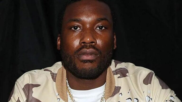 Meek Mill partage une vidéo des conséquences d'un accident de voiture : « Ça m'a presque tué »