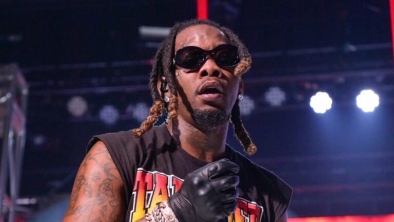 Offset déclenche presque une bagarre dans un club de strip-tease après une bagarre pour jeter de l'argent