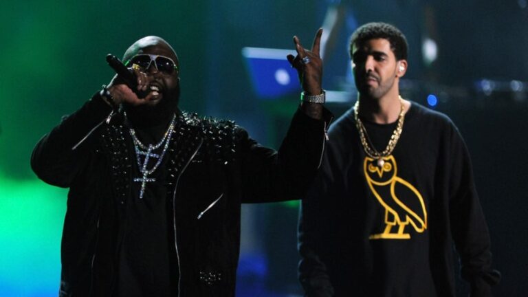 Rick Ross affirme que Drake a eu de l'aide pour « SICKO MODE » : « Vous ne devinerez jamais qui a écrit ça »