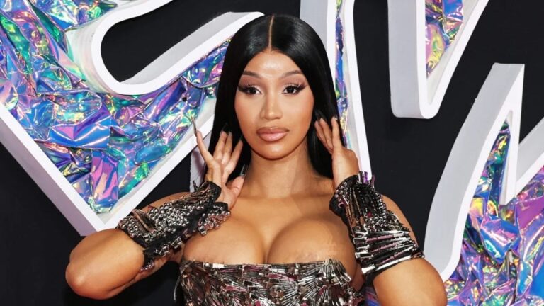 Cardi B dit qu'il n'y aura pas de nouvel album en 2024 : « Je me détends cette année »