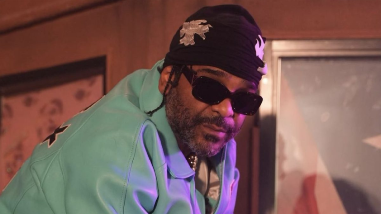 Jim Jones efface l'incident de combat à l'aéroport quelques heures après la surface des images