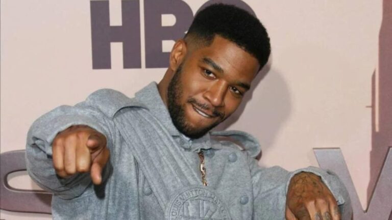 Kid Cudi partage des radiographies macabres d'un pied cassé après la chute de Coachella : « Je suis un cyborg maintenant »