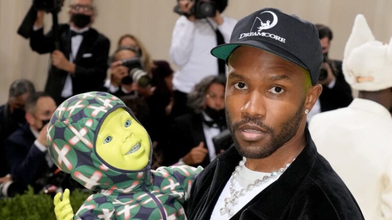La mère de Frank Ocean se réjouit du classement « Blonde » sur la liste des meilleurs albums d'Apple Music
