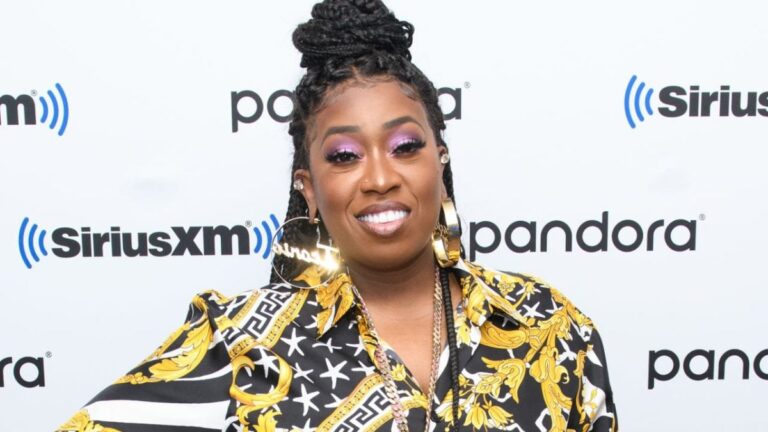 Le nouveau selfie de Missy Elliott fait dire à ses fans qu'elle « vieillit à l'envers »