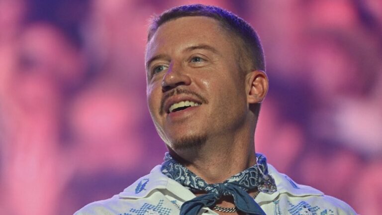 Macklemore fera don de tous les revenus de sa nouvelle chanson au secours palestinien au milieu des manifestations universitaires