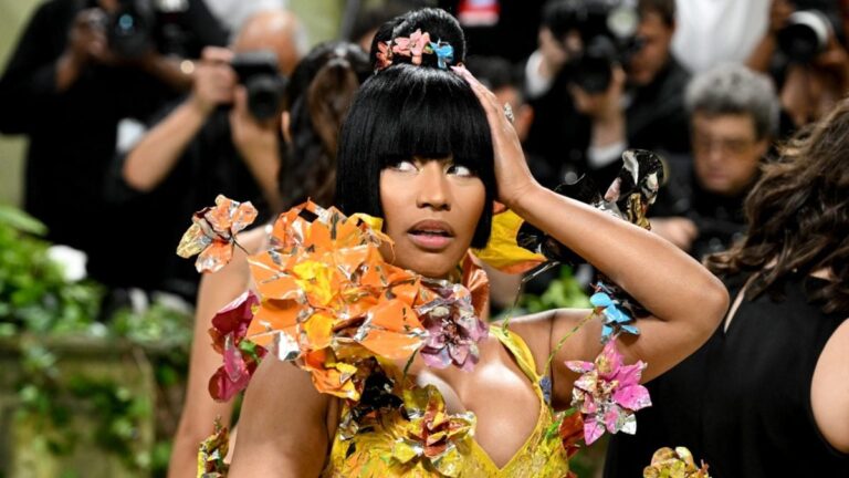 Nicki Minaj retransmet en direct son arrestation par la police nationale néerlandaise, puis relâchée