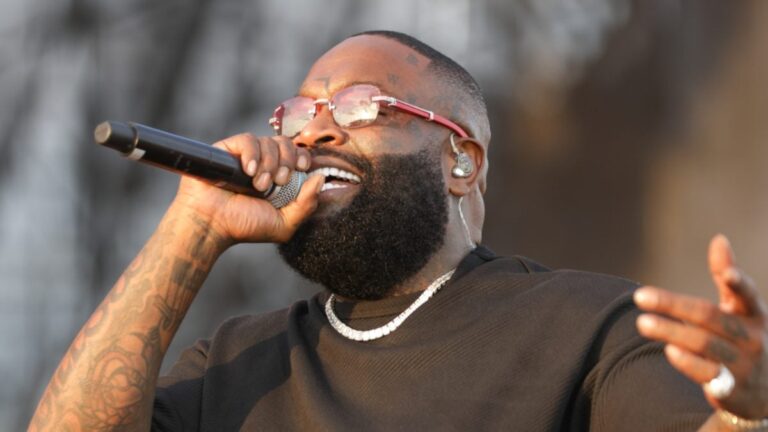 Rick Ross et sa nouvelle petite amie se retrouvent sur le PDA lors des célébrations d'anniversaire