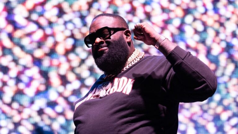 Rick Ross offre un prix de 130 000 $ aux gagnants du salon automobile : « Vous n'avez jamais rien vu de tel »