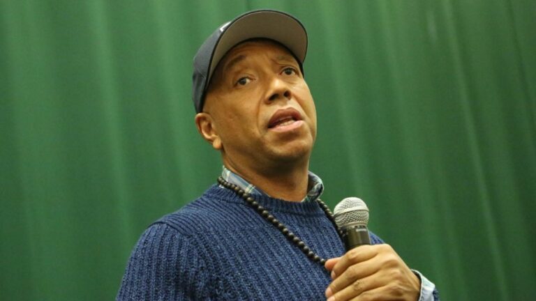 Russell Simmons affirme qu'il vit à Bali par choix : « Je suis toujours à Los Angeles et à New York »