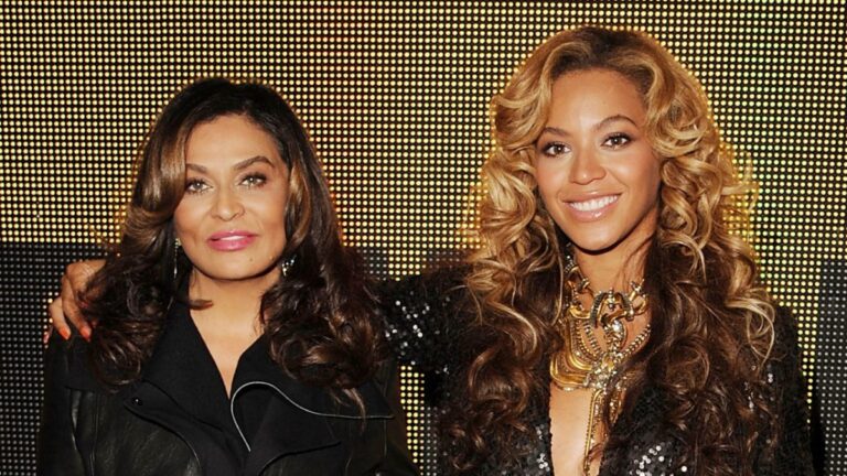 Tina Knowles réfléchit avec émotion à Beyoncé qui a résisté aux intimidateurs lorsqu'elle était enfant