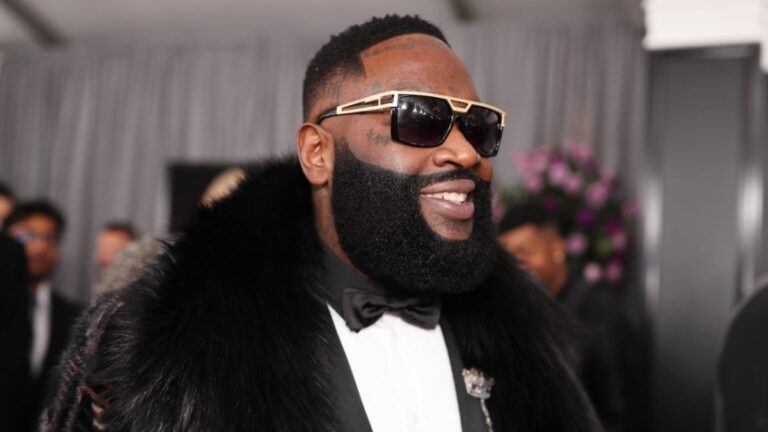 Rick Ross mettra aux enchères 300 paires de baskets rares pour sa première campagne « Luxe et style de vie »