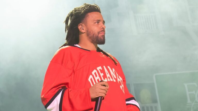 L'utilisation du mot N par J. Cole lui coûte un fan dans « The Cosby Show »