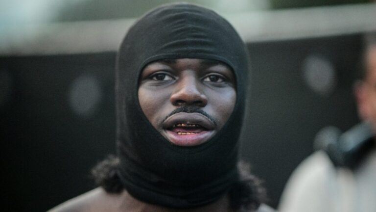 4Batz fouille son ex-petite amie alors qu'il annonce sa toute première tournée
