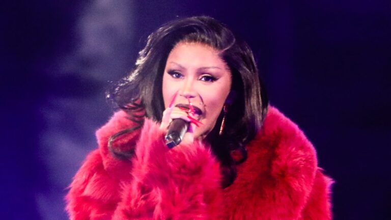 Cardi B s'adresse aux « Opps » dans le discours des Fiery Awards : « Personne n'a plus difficile qu'une rappeuse »