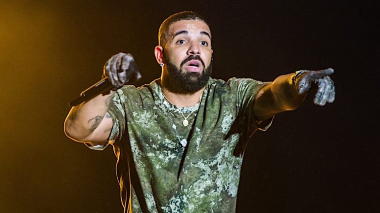 Drake a des fans qui se demandent s'il tire sur d'anciens amis avec son dernier message cryptique