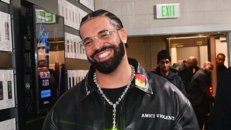 Drake devient la première personne à obtenir 100 milliards de flux Spotify
