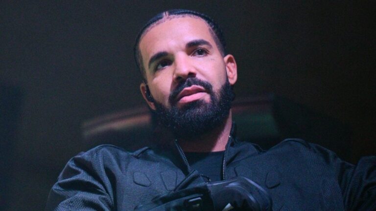 Drake se prépare pour la vie au Texas en faisant du shopping Western Wear