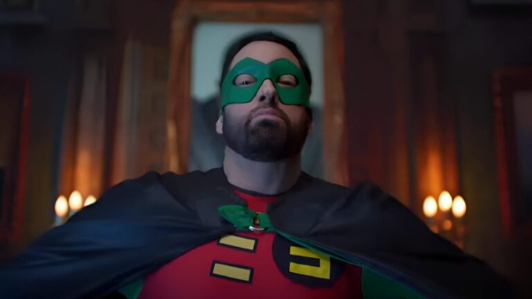 Eminem fait ses propres cascades dans les séquences des coulisses de « Houdini » : « N'essayez pas ça à la maison »