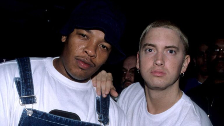 Eminem retrouve le Dr Dre sur les photographies de la vidéo « Houdini » inspirée des super-héros