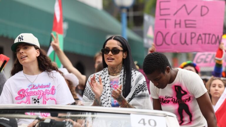 Kehlani lève 555 000 $ pour la Palestine, le Soudan et le Congo grâce à la vente de marchandises