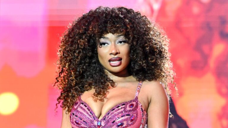 Megan Thee Stallion révèle la date de sortie et la pochette du nouvel album « Megan »