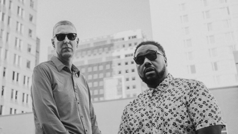Phonte et Nicolay lancent deux nouvelles chansons en devises pour célébrer leur 20e anniversaire