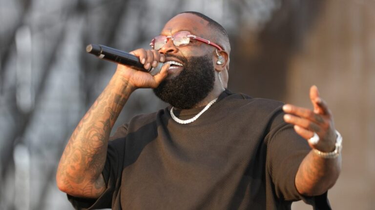 Rick Ross défie Internet pour trouver « une collection de voitures meilleure » que la sienne