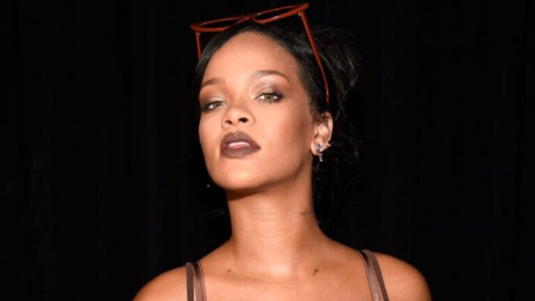 Rihanna bat deux nouveaux records alors que quatre chansons atteignent la certification Diamant de la RIAA