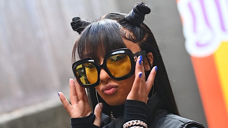 Rubi Rose admet qu'elle n'écrit pas ses propres raps et est applaudie pour son honnêteté