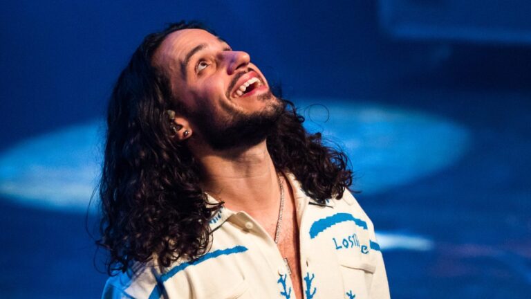 Russ partage un geste puissant du public lors d'un récent spectacle : « Cela m'a laissé sans voix »