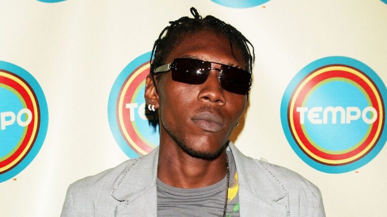 Vybz Kartel subit un revers alors que le juge refuse la libération sous caution suite à l'annulation d'une condamnation pour meurtre