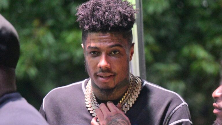 Blueface restera en prison malgré le rétablissement de sa probation dans l'affaire de la fusillade de Las Vegas