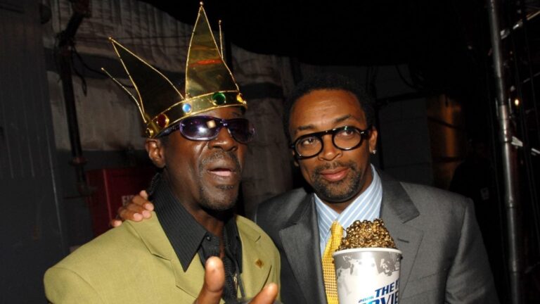 Flavor Flav se produit avec Spike Lee à la Block Party anniversaire de « Do The Right Thing »