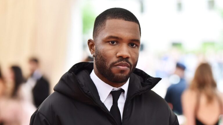 Frank Ocean ravive l'enthousiasme pour son album avec une nouvelle photo studio
