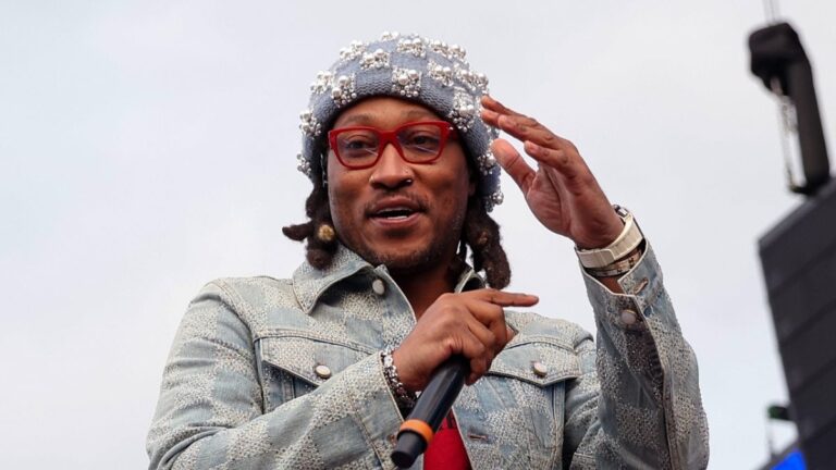 Future annonce « Pluto Back » alors qu'il sort une vidéo inédite « Rotation » à l'occasion de l'anniversaire de « DS2 »
