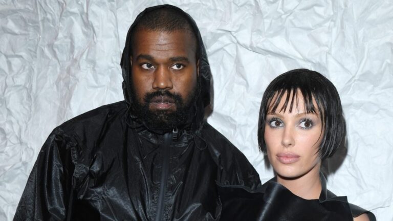 Kanye West enfile sa combinaison spatiale pour un voyage de vacances au musée des sciences avec sa femme