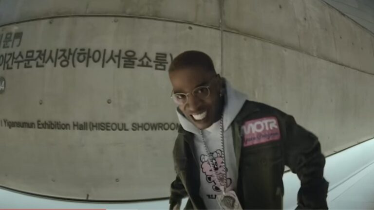 Kid Cudi est en déplacement en Corée du Sud dans la nouvelle vidéo « SUPERBOY »