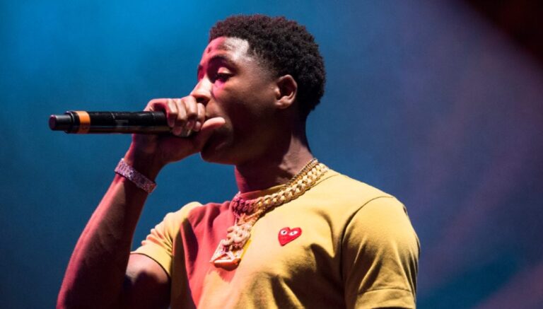 Les amis de NBA YoungBoy pointent une arme sur un YouTubeur à cause d'une farce sur Spider-Man