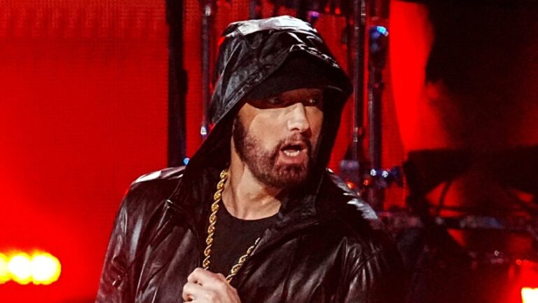 Les prévisions de ventes de la première semaine de « The Death Of Slim Shady » d'Eminem sont disponibles