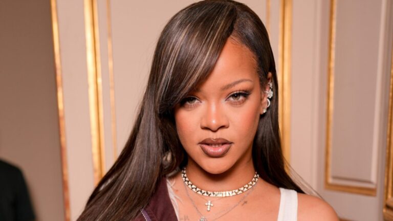 Rihanna s'inspire de la Inner School Girl pour révéler la dernière sortie de Puma